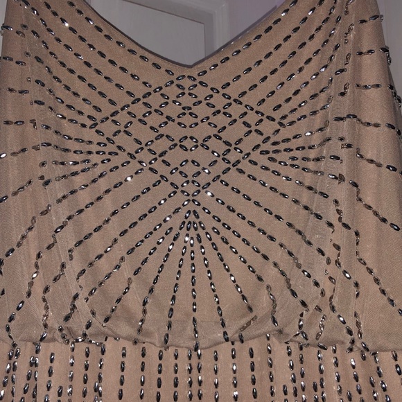 Stunning evening gown.. - Picture 2 of 8